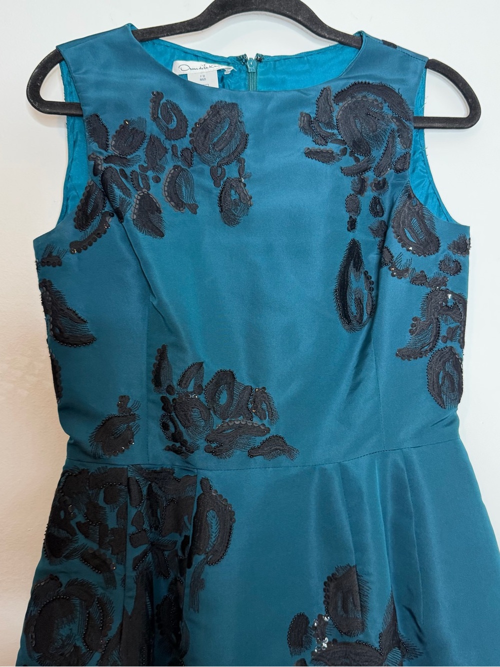 Oscar de la Renta Teal Sleeveless Midi Dress with Black Floral Appliqué - Picture 5 of 12